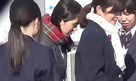 日本学生撒尿