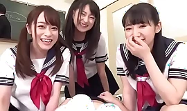 Unge japanske skolepige tøs Babes stoppede tid