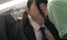 Mieszanka gorących nastolatków japońskich uczennic bycie molestowane