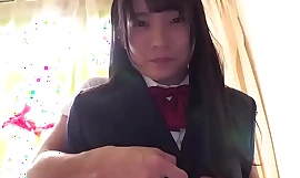 Joven colegiala japonesa con tetas pequeñas follada - Aoi Kururugi