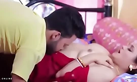 Горячая индийская тетушка с красным сари занимается сексом с молодым пареньком, мкв