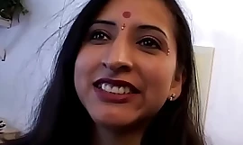 Indisk fru vill att få henne först dubbel penetration% 2C så beg bjuder grannen till hjälp
