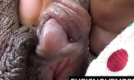 Tricherie fille noire chaude prenant une grosse éjaculation de charge de sperme après une fellation folle