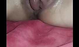 Stor pumpad klitoris
