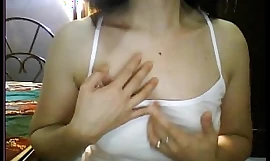 Philipina berkahwin tunjuk tits di webcam ketika suami tidak di rumah