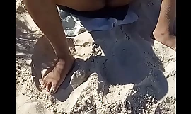 mastrubating indio en playa