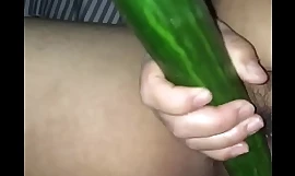 宝莱坞 印度 desi pinch-hitter in up wide puts 14 wiggle cucumber up her cunt