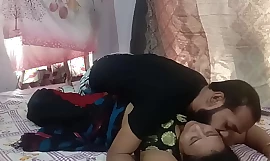 Ινδός Αδερφός με την προσθήκη Cousin Sisters κουρασμένος κοιτάκι με προφανές ήχο με την προσθήκη δέματος του ιδίου πράγματος