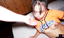 Fofo amador Tailandês adolescente POV grande flanela boquete e apertado buceta fodendo com um cliente