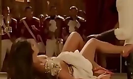 (Parte 2) Indiana atriz Katrina Kaif quente bouncing peitos decote umbigo pernas coxas blusa com Aamir Khan in Thugs of Hindostan canção Suraiyya editar zoom lento movimento