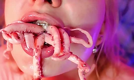 seltsames FOOD FETISH Oktopus-Essen-Video (Arya Grander)