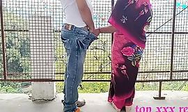 XXX Bengali hot bhabhi hämmästyttävä ulkona seksi vaaleanpunaisessa sareessa kaikkiin suuntiin älykäs varas! XXX Hindi-verkkosarjan seksi viimeinen jakso 2022