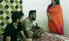Indischer heißer XXX-Dreiersex! Malkin Tante und zwei junge Jungs, heißer Sex! Klarer Hindi-Audio