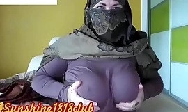 Saúdská Arábie Muslimská velká prsa Arabská dívka po ruce Hidžáb plumper křivky live cam 11.16