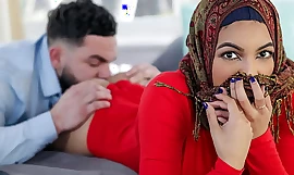Stepbro to Teach His Hijab Stepsis a Handful Things In the lead This babe Gets Unavailable - Hijablust
