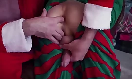 ربيب يحصل على قضيب زوج الأم في عيد الميلاد - مثلي الجنس مارس الجنس مع العائلة