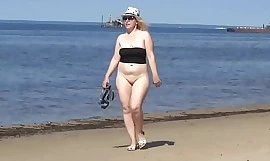 Wielki tyłek na plaży